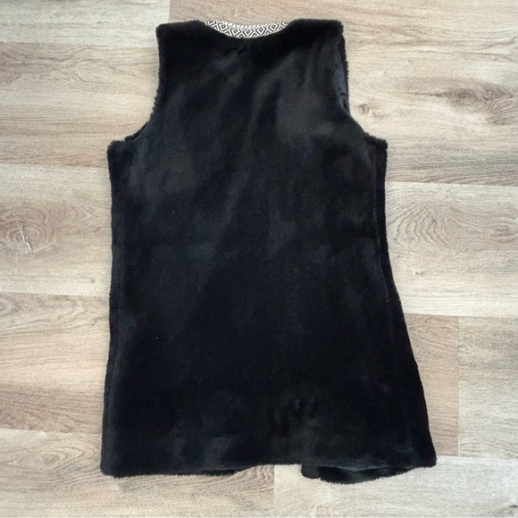 J. McLaughlin Faux Fur Tunic Embroidered Trim Lined Vest XS - Picture 3 of 7